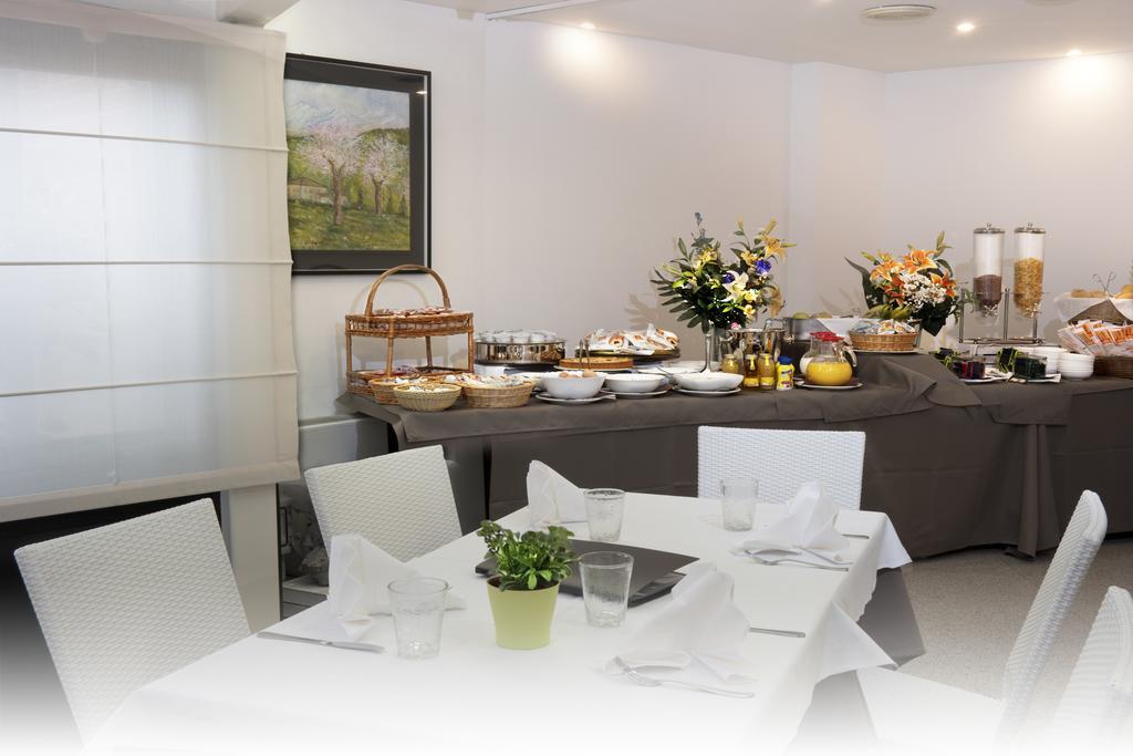 Hotel Gardenia Cermenate ภายนอก รูปภาพ