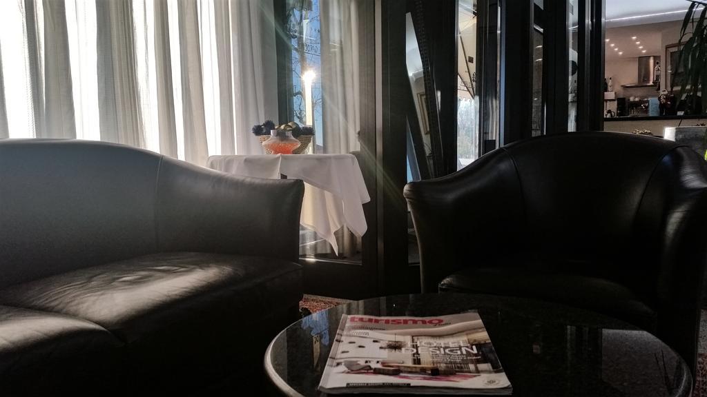 Hotel Gardenia Cermenate ภายนอก รูปภาพ