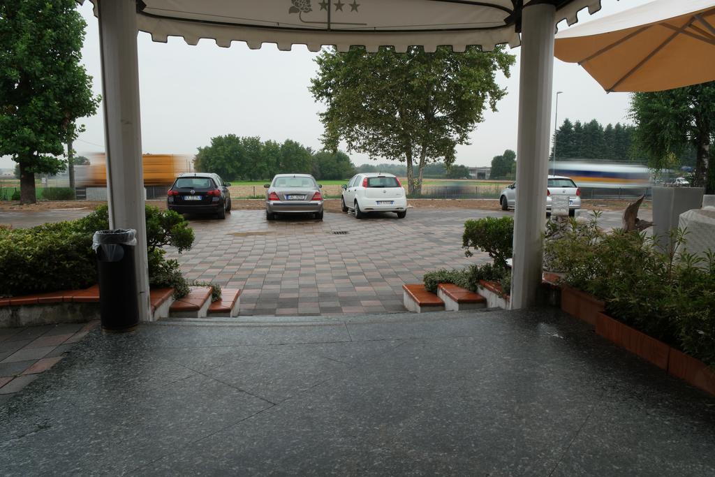 Hotel Gardenia Cermenate ภายนอก รูปภาพ