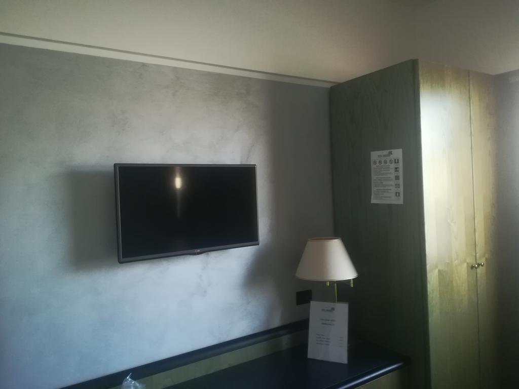 Hotel Gardenia Cermenate ภายนอก รูปภาพ