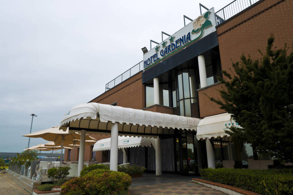 Hotel Gardenia Cermenate ภายนอก รูปภาพ