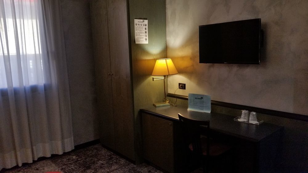 Hotel Gardenia Cermenate ภายนอก รูปภาพ