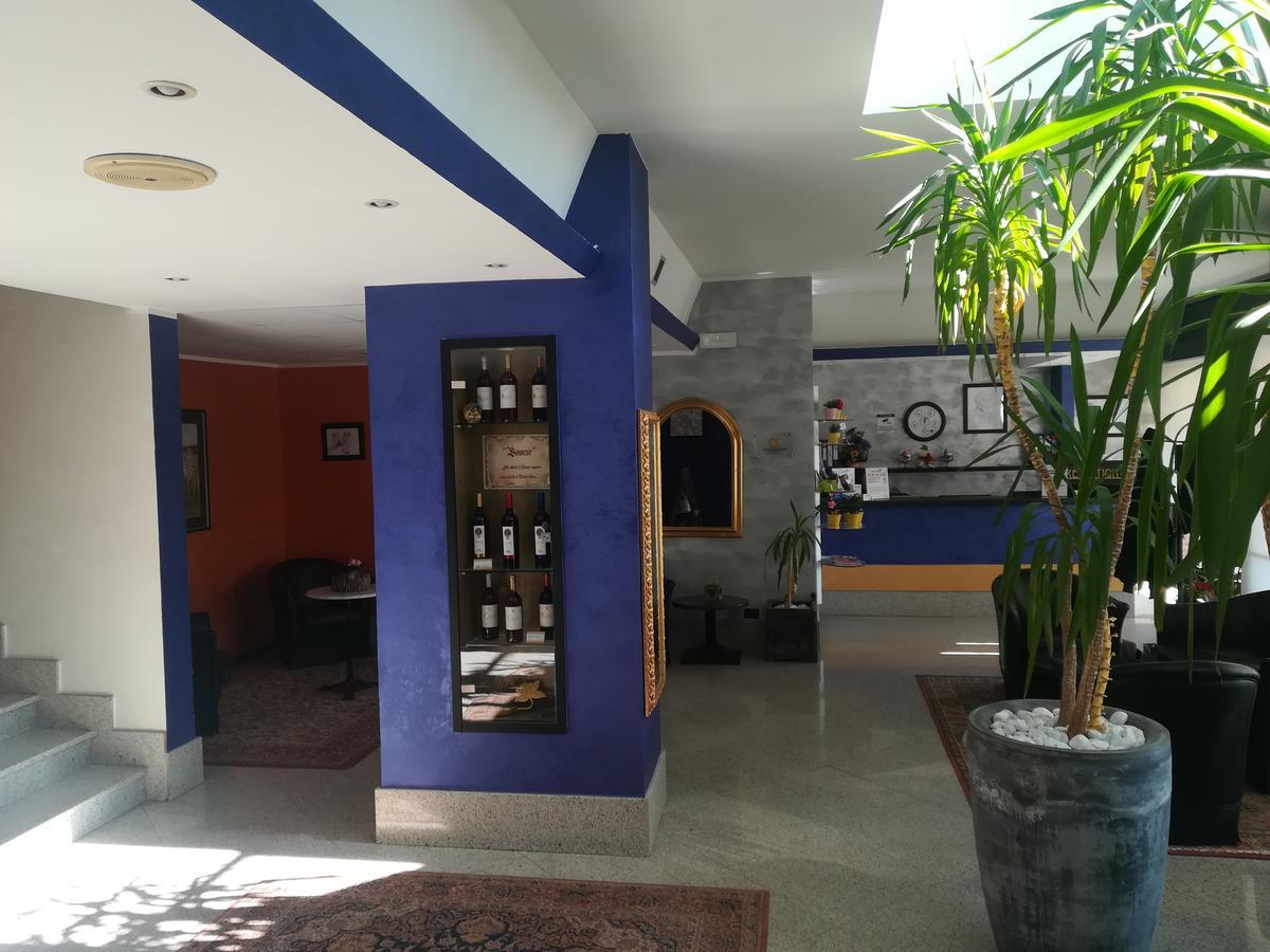 Hotel Gardenia Cermenate ภายนอก รูปภาพ
