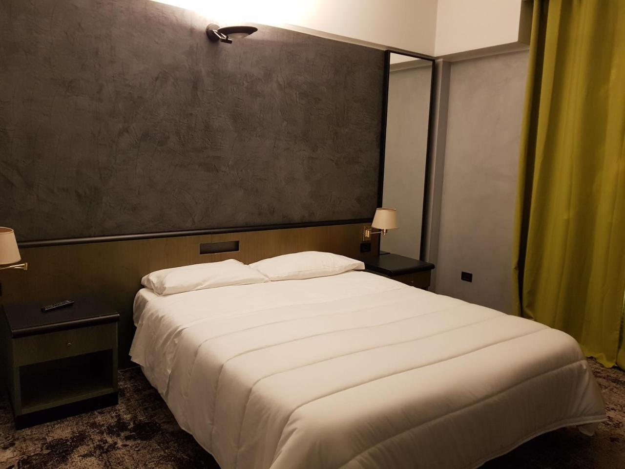 Hotel Gardenia Cermenate ภายนอก รูปภาพ